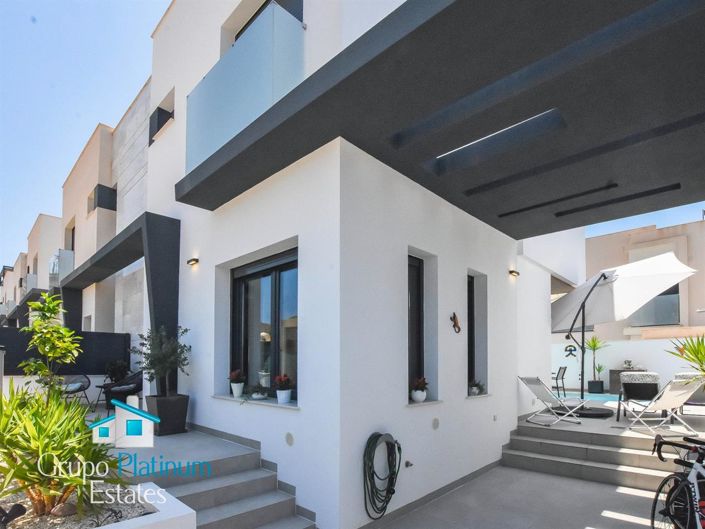 Image No.3-3 Bed Property for sale