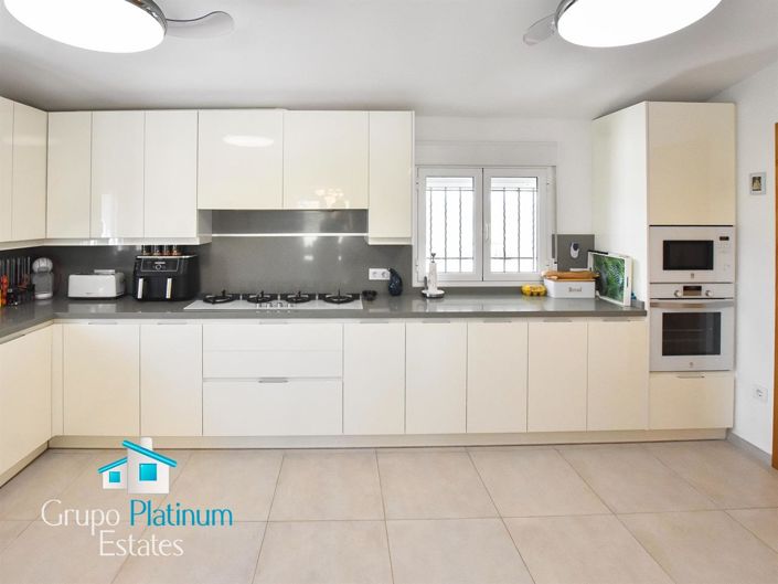 Image No.14-5 Bed Villa for sale