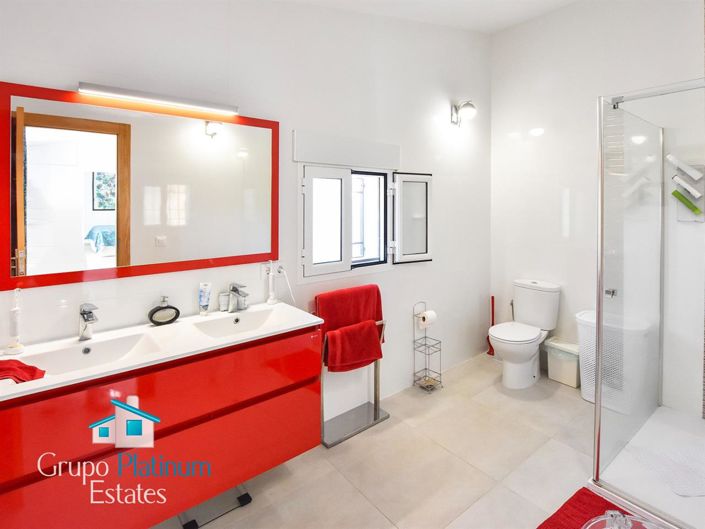 Image No.20-5 Bed Villa for sale