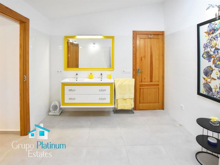 Image No.31-5 Bed Villa for sale