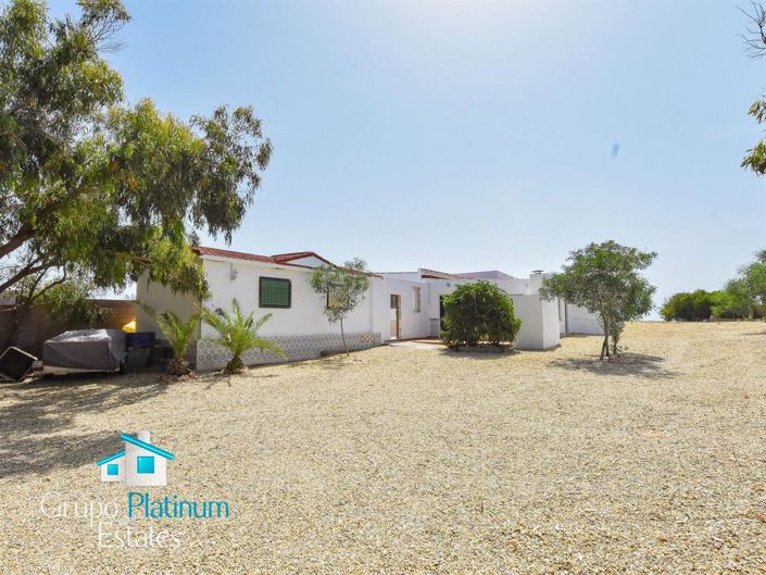 Image No.2-5 Bed Villa for sale