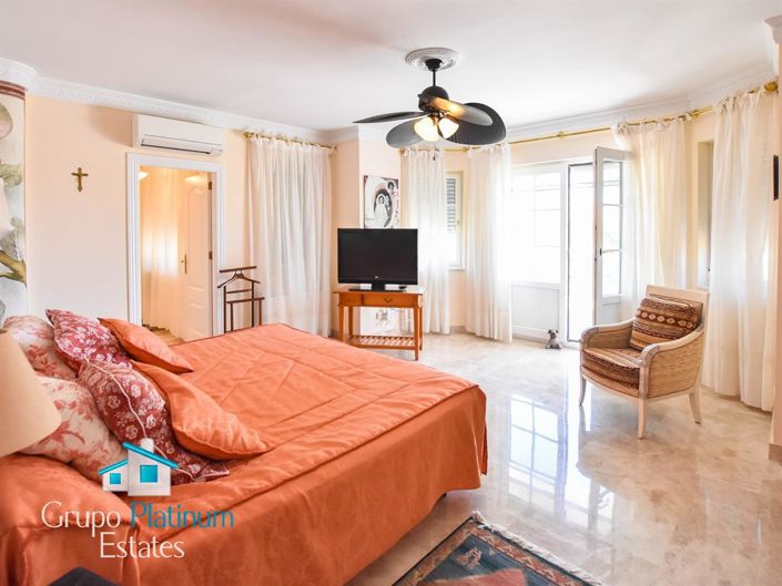 Image No.18-3 Bed Villa for sale