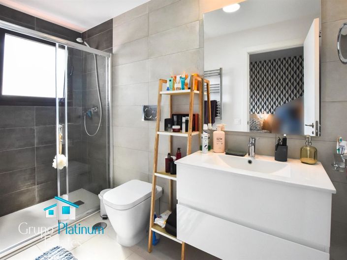 Image No.15-3 Bed Apartment for sale