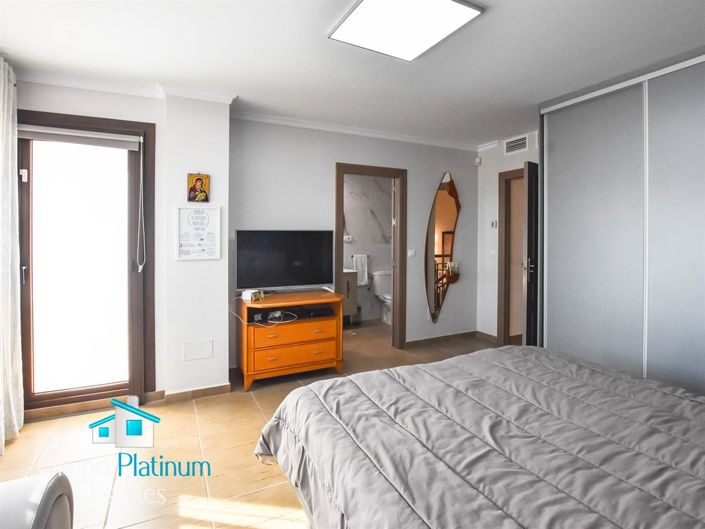 Image No.17-3 Bed Villa for sale