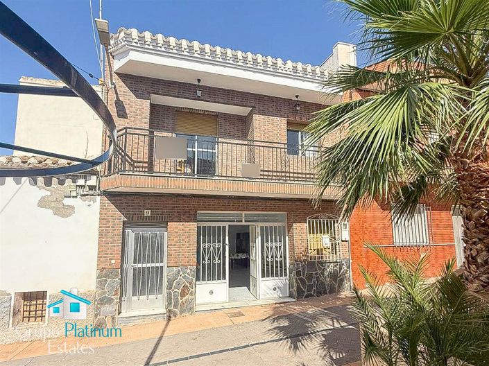 Image No.1-4 Bed Property for sale