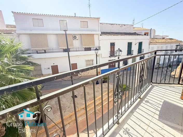 Image No.8-4 Bed Property for sale