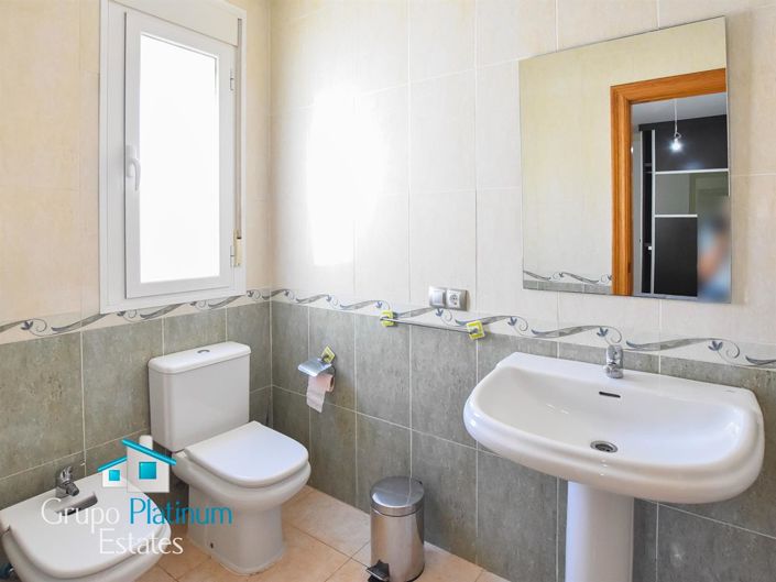 Image No.15-5 Bed Property for sale