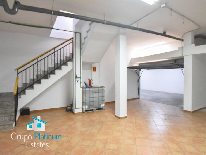 Image No.24-5 Bed Property for sale