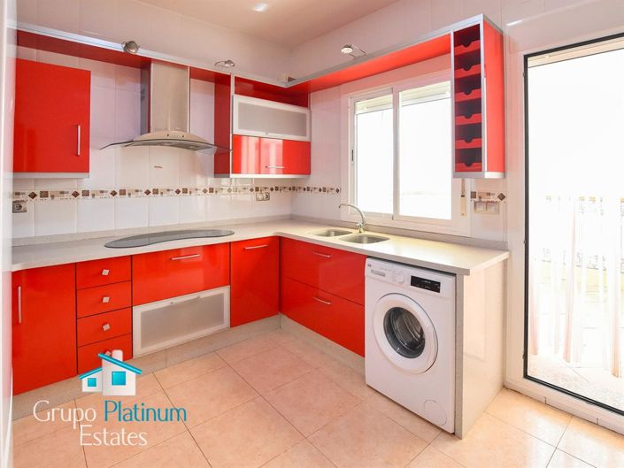 Image No.8-5 Bed Property for sale