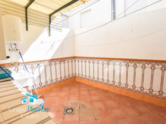 Image No.10-5 Bed Property for sale