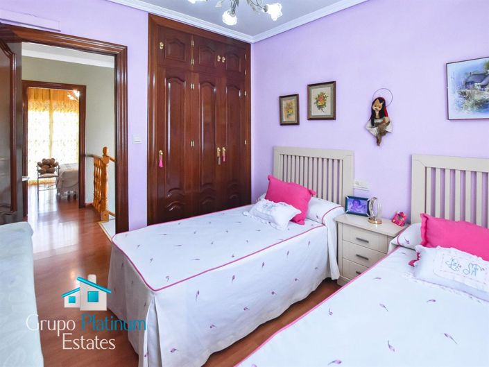 Image No.15-3 Bed Property for sale