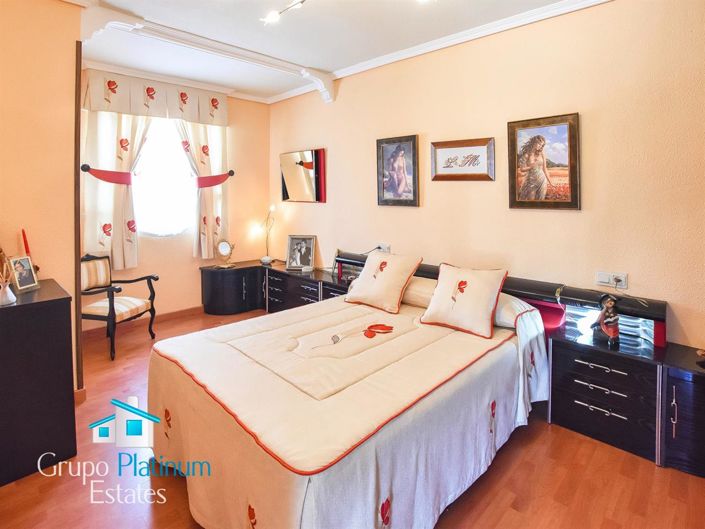 Image No.16-3 Bed Property for sale