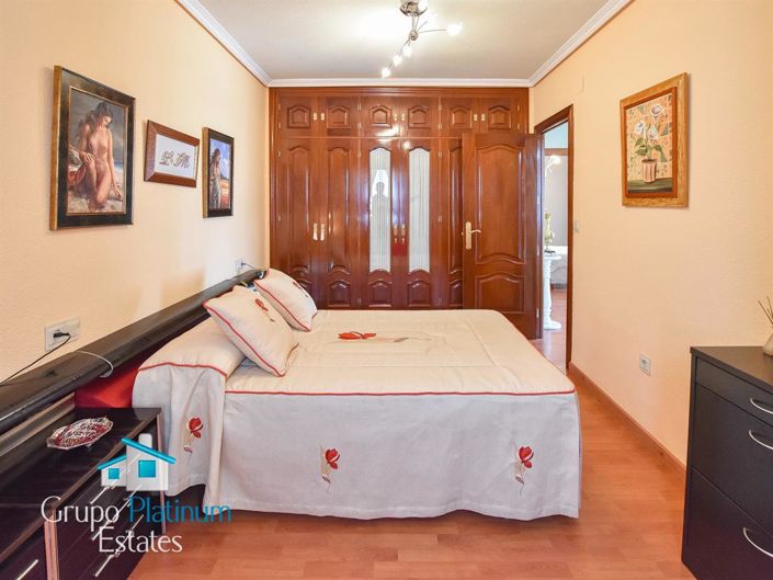 Image No.17-3 Bed Property for sale