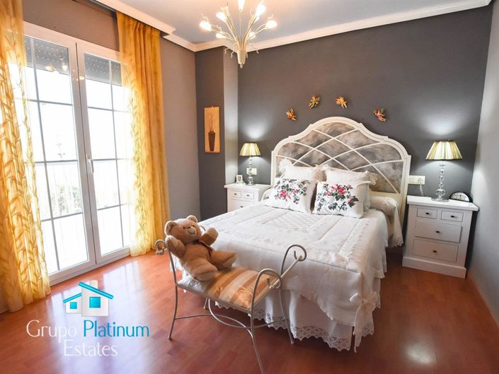 Image No.19-3 Bed Property for sale