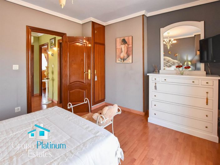 Image No.20-3 Bed Property for sale