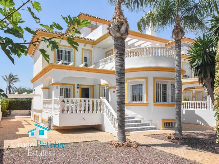 Image No.1-6 Bed Villa for sale