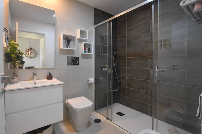 Image No.21-2 Bed Apartment for sale