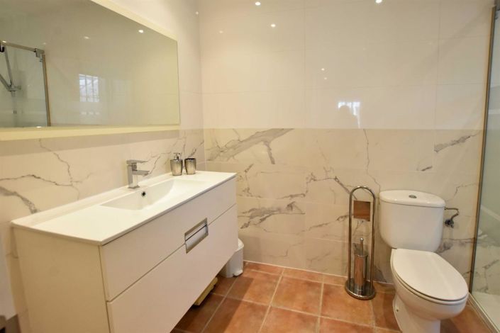 Image No.27-3 Bed Villa for sale