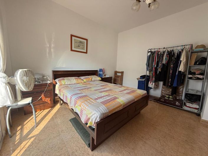 Image No.12-4 Bed Property for sale