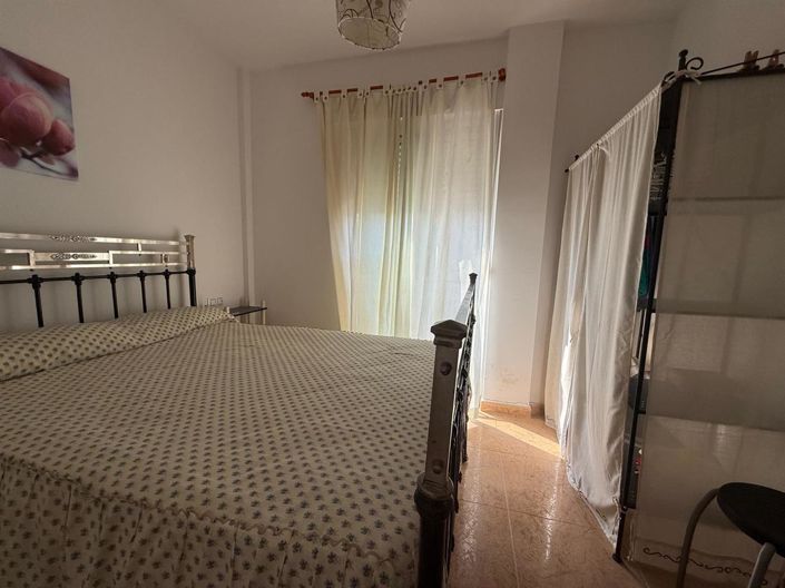 Image No.14-4 Bed Property for sale