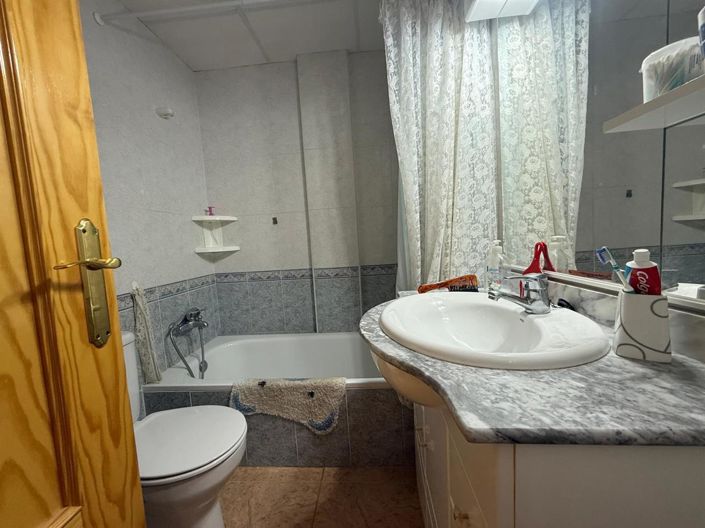 Image No.17-4 Bed Property for sale