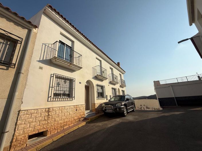 Image No.2-4 Bed Property for sale