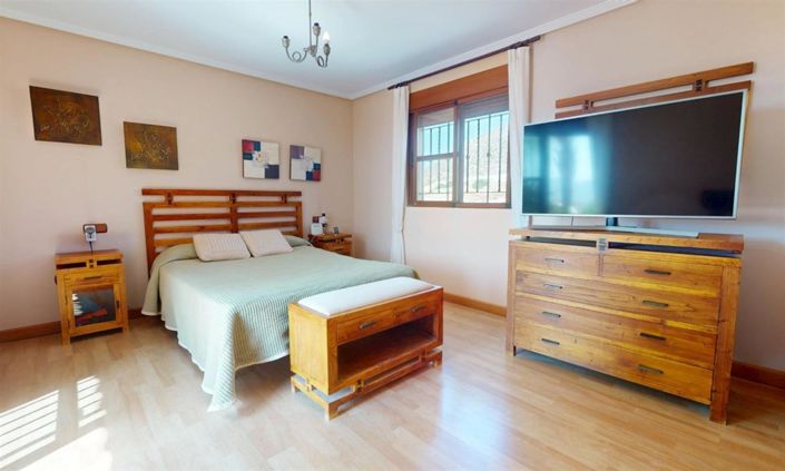 Image No.27-5 Bed Villa for sale