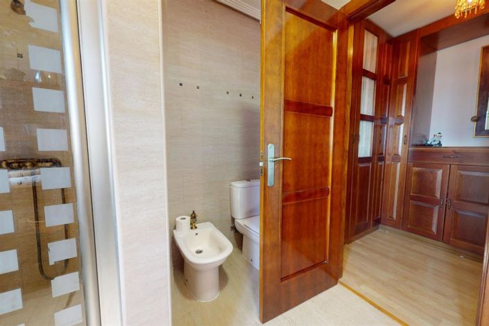 Image No.37-5 Bed Villa for sale