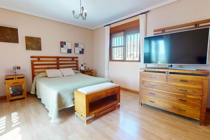 Image No.38-5 Bed Villa for sale