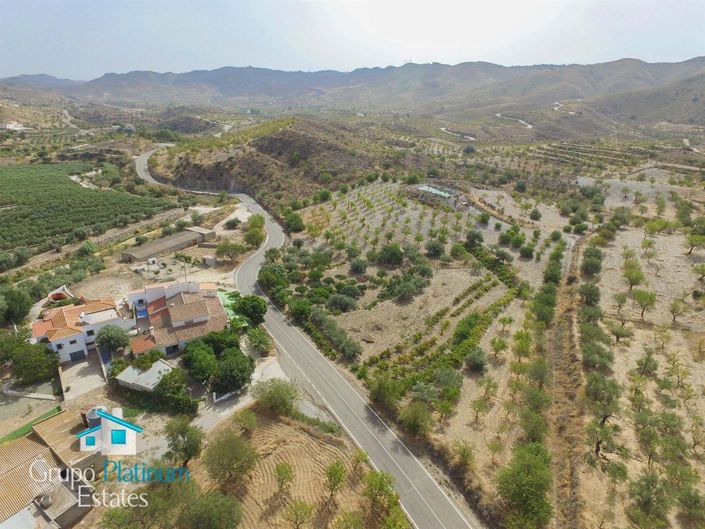 Image No.1-5 Bed Property for sale