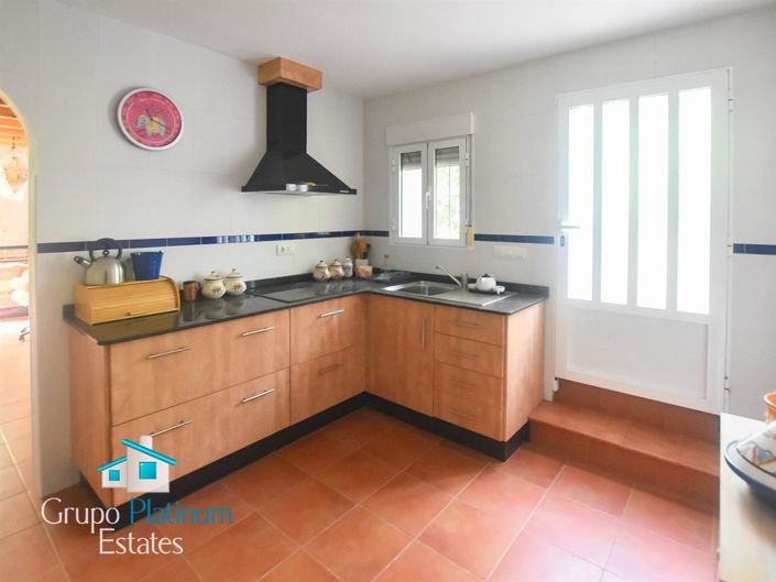 Image No.4-5 Bed Property for sale