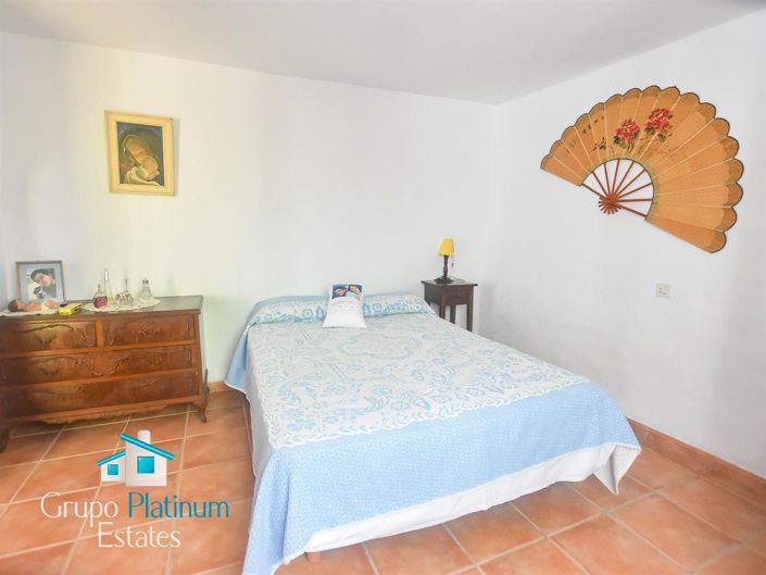 Image No.11-5 Bed Property for sale