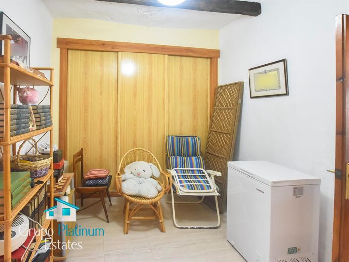 Image No.15-5 Bed Property for sale