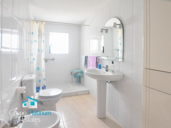 Image No.17-5 Bed Property for sale