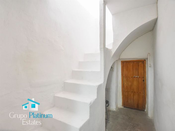 Image No.18-5 Bed Property for sale