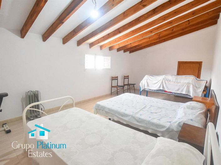 Image No.20-5 Bed Property for sale