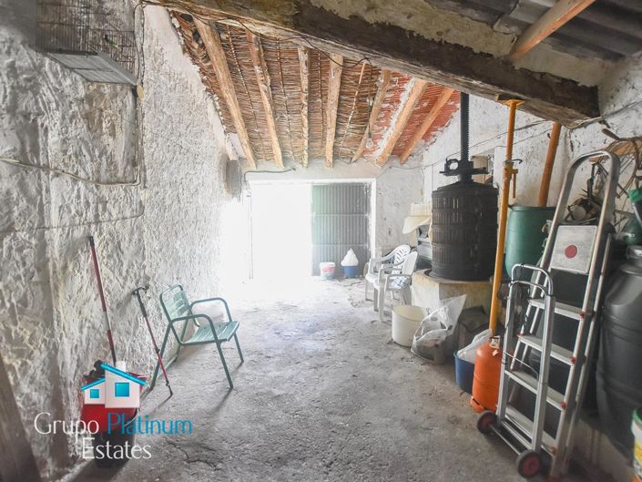 Image No.24-5 Bed Property for sale