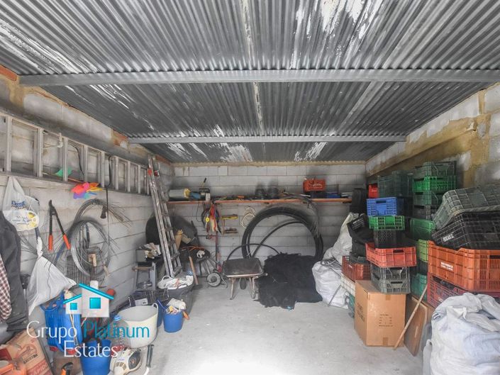 Image No.28-5 Bed Property for sale