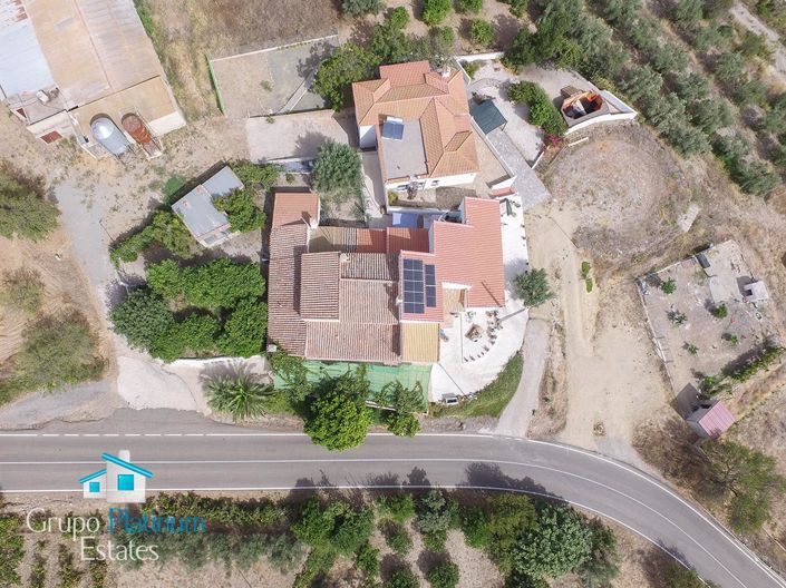 Image No.8-5 Bed Property for sale