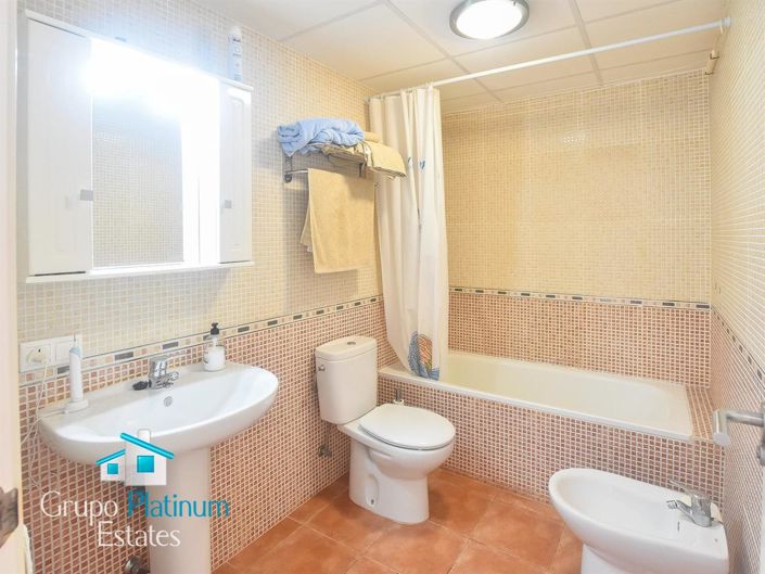 Image No.12-3 Bed Property for sale