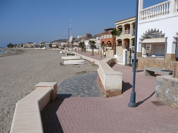 Image No.27-3 Bed Property for sale