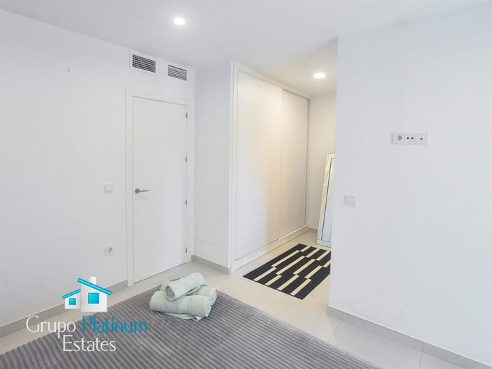 Image No.19-3 Bed Property for sale