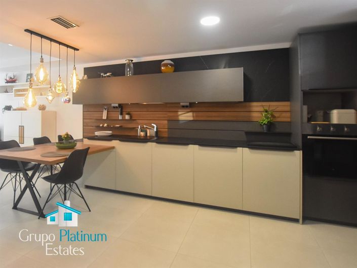 Image No.9-3 Bed Property for sale