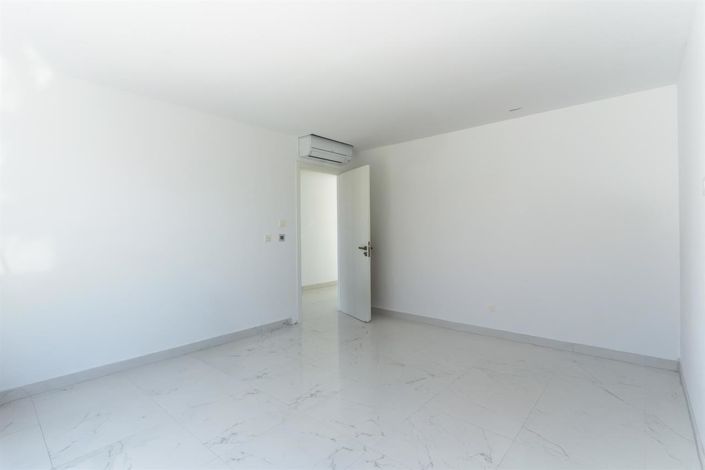 Image No.15-4 Bed Villa for sale