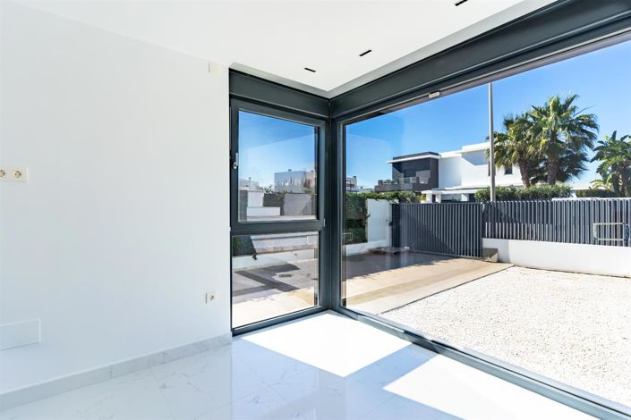 Image No.19-4 Bed Villa for sale