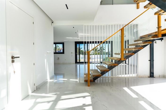 Image No.25-4 Bed Villa for sale