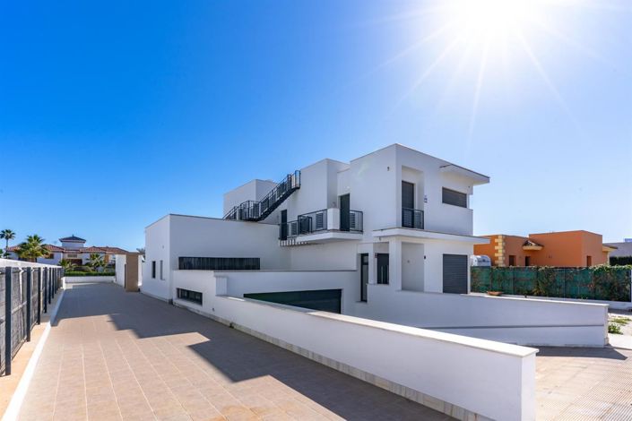 Image No.3-4 Bed Villa for sale