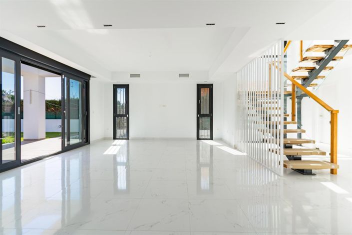 Image No.32-4 Bed Villa for sale