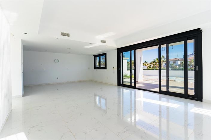 Image No.37-4 Bed Villa for sale