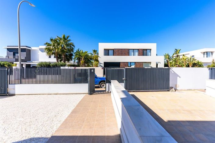 Image No.6-4 Bed Villa for sale